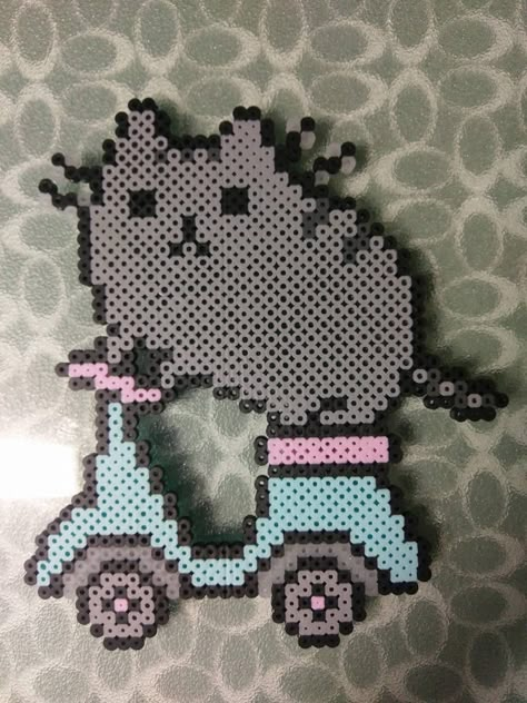 Perler Beads Pusheen, Pusheen Perler Bead Patterns, Perler Beads Cats, Pusheen Perler Beads, Pusheen Pixel Art, Nerdy Perler Beads, Hamma Beads Ideas, Pearl Beads Pattern, Fusion Beads