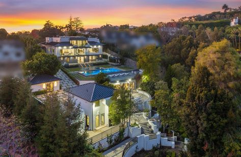 The roots of Los Angeles’ Brentwood neighborhood go deep. Brentwood Los Angeles Homes, Brentwood Los Angeles, Terraced Backyard, Modernist Architects, Midcentury Home, Colorado Skiing, Island With Seating, Theatre Room, Ranch Style Homes