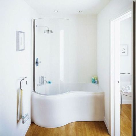 48 Inspiring Small Bathroom Design Ideas in Apartment Corner Bathtub Shower Combo, Corner Bathtub Shower, Tub Shower Combo Remodel, Soaking Tub Shower Combo, Bathroom Tub Shower Combo, Bathtub Shower Combo, Simple Bathroom Designs, Japanese Soaking Tubs, Small Bathtub