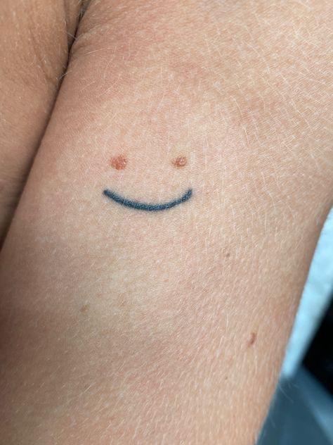 Tattoos With Moles, Tattoos Around Moles, Tattoo Around Mole, Smile Face Tattoo, Birthmark Tattoo, Mole Tattoo, Smile Tattoo, Newborn Feeding, Face Tattoo