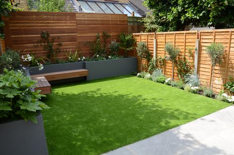 Few Small Garden Designs That You Can Have In Your Apartment  If you are the fan of gardening then this article must be for you! To get the beautiful look of garden, Here are some small garden design ideas for you.   #Architectureideas #SmallGardenDesign #SmallGardenIdeas Small Nursery Ideas, Small Nursery, Backyard Gardens, Courtyard Gardens, Small Garden Ideas, Back Garden Design, Fake Grass, Small Backyard Gardens, London Garden