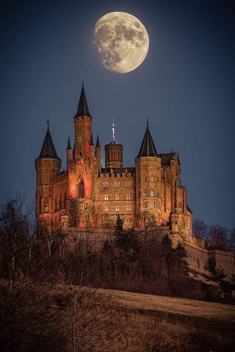 Castles & Fortresses under a Full Moon Medieval Castle Aesthetic, Residence Architecture, Vampire Castle, Bran Castle, Hohenzollern Castle, Dracula Castle, Old Castle, Castle Mansion, Castle Aesthetic