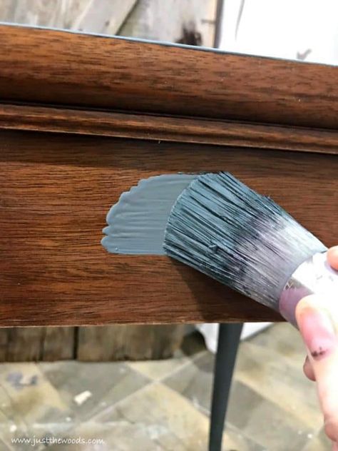 Layering paint on your painted furniture project to create a coastal look. This blue painted table is finished in painted layers with an added pop of color. See how to layer paint when painting furniture. This blended and layered painted table has a soft blue coastal vibe. #paintinglayers #howtopaintfurniture #layerpaint #blendingpaint #layeringpaint #layerpaint #paintedfurniture #bluepaintedfurniture #paintedtable Coastal Blue Paint, Beachy Furniture, Chalk Paint Table, Blue Painted Furniture, Blue Chalk Paint, Stormy Seas, Painted Bedroom Furniture, Painted Furniture Colors, Furniture Painting Techniques