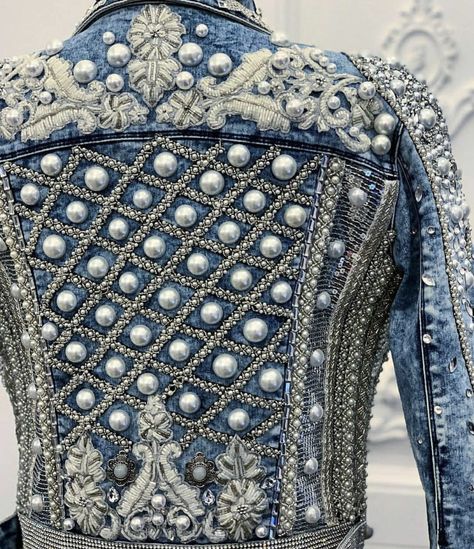 Bedazzled Denim, Denim Diy Clothes, Dress Queen, Denim Party, Extreme Fashion, Embellished Denim Jacket, Denim Embroidery, Denim And Diamonds, Preformance Outfits