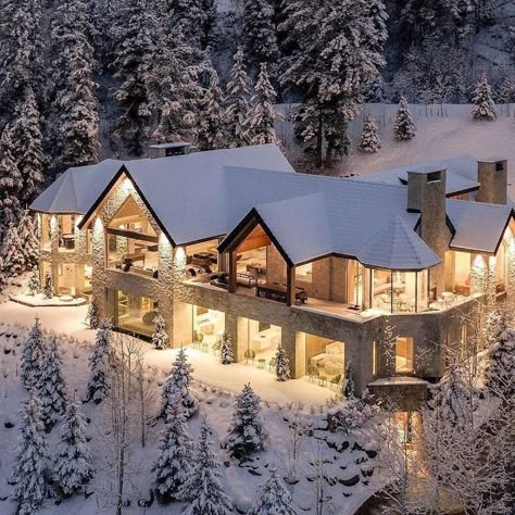 House In The Snow, Mountain Mansion, Mountain Property, Roofing Colors, Winter Lodge, Alpine Chalet, Luxury Ski, Ski House, Snow Angel