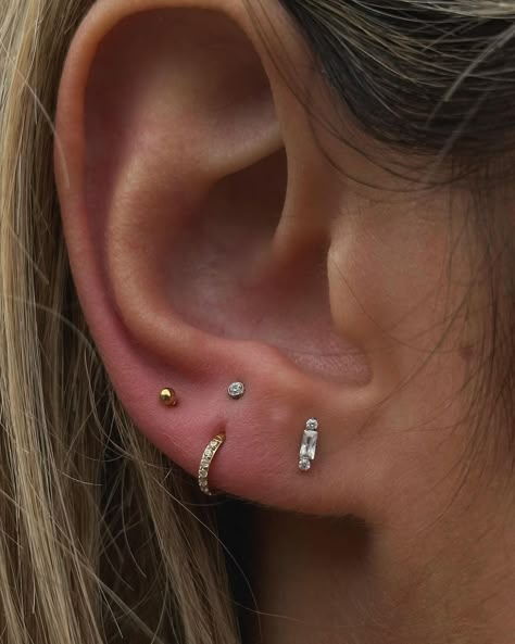 Gaba Piercing Lisbon 🩸 | Only lobes? No problem! 😉 Ear styling with a False Anti Tragus “FAT” this piercing does NOT hit any cartilage 😊🤍 For ear projects send… | Instagram Anti Tragus Piercing Hoop, Stacked Lobe, Piercing Anti Tragus, Anti Helix, Anti Tragus Piercing, Ear Styling, Ear Curation, Anti Tragus, Ear Style