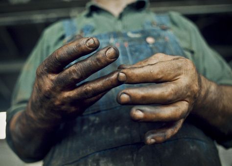 "St. Albans, 1973" shows a railroad mechanic's hands. "They have a roundness to them, and a sensitivity," Benn says. This reminds me of my father's hands. A hardworking Vermont automobile mechanic. Mechanics Photography, Mechanics Hands, National Geographic Photographers, Mechanic Gloves, Medicine Man, Burlington Vermont, Hand Photography, Handy Dandy, Male Hands