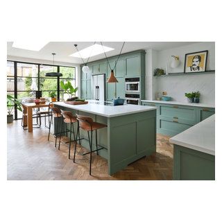 Painted Shaker Kitchen, Modern Shaker Kitchen, Kitchen Diner Extension, Open Plan Kitchen Dining Living, Open Plan Kitchen Diner, Open Plan Kitchen Dining, Open Plan Kitchen Living Room, Shaker Style Kitchens, House Extension