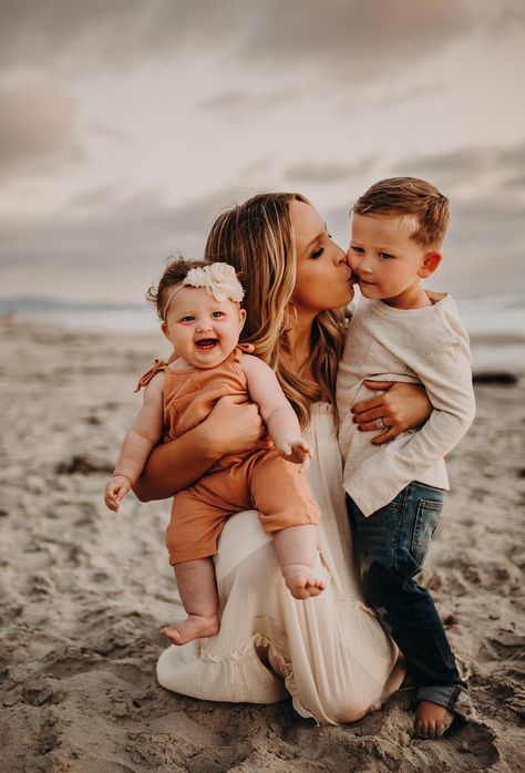 San Diego Maternity Photos, San Diego Family Photoshoot, Mom And Kids Beach Pictures, Mom And Toddler Beach Photos, Beach Family Photos Film, Beach Photo Session, Southern California Beaches, Torrey Pines, San Diego Photography