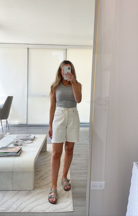 Off White Denim Shorts, Holiday Outfits Summer Shorts, White Long Shorts Outfit, Long Shorts Summer Outfits, Modest Summer Shorts, Modest Summer Shorts Outfits, Modest Shorts Women, Cute Modest Shorts, Longer Jean Shorts Outfit