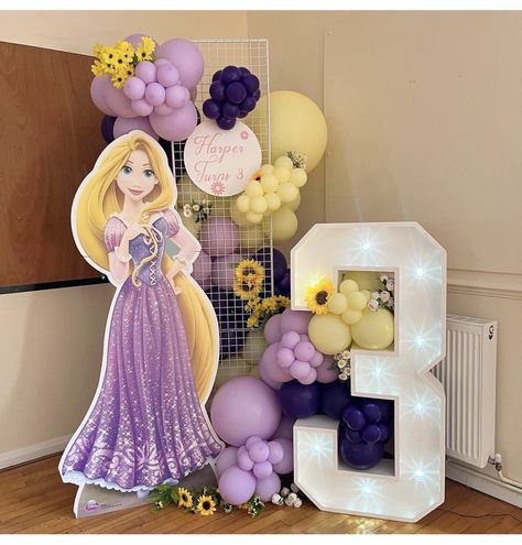 Happiest Birthday On Earth, Rapunzel Theme, Bolo Rapunzel, Princess Balloons, Tangled Birthday Party, Rapunzel Birthday Party, 2nd Birthday Party For Girl, Rapunzel Birthday, Princess Birthday Party Decorations