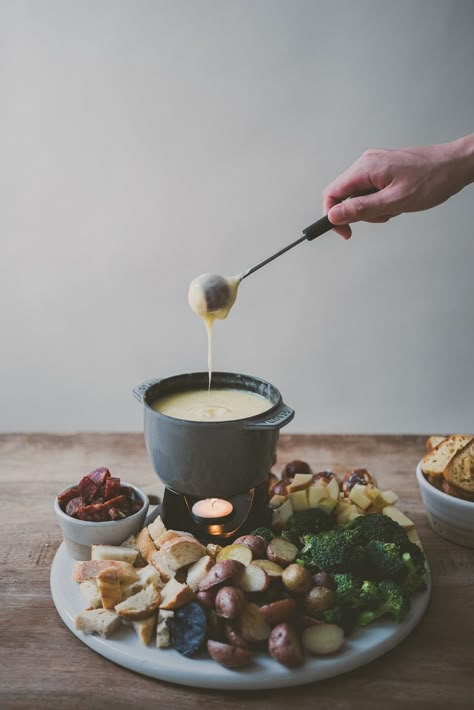 A Twist on the classic Swiss Fondue: Gruyère, Emmanteler, and Der Scharfe Maxx » Betty L Cheese Fondue Party, Easy Cheese Fondue, Cheddar Fondue, Fondue Dippers, Swiss Cheese Fondue, Swiss Fondue, Beer Cheese Fondue, Fondue Dinner, Fruit Dips