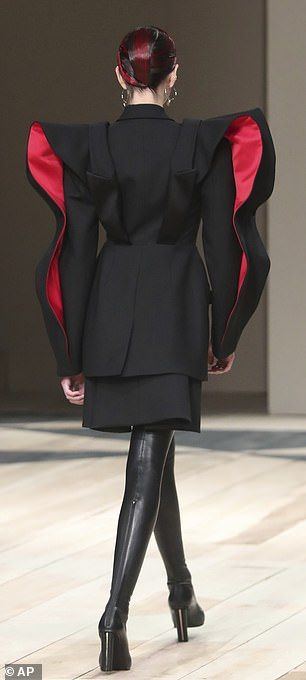 Kaia Gerber wows in eye-catching suit with winged arms at Alexander McQueen's PFW show | Daily Mail Online Avant Garde Suits Women, Siren Witch, Black Leather Thigh High Boots, Thigh High Leather Boots, Alexander Mcqueen Runway, Extreme Beauty, Cultural Clothing, Ramp Walk, Black Alexander Mcqueen