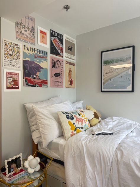 Cool Photos For Wall, Dorm Bed No Headboard, Bohemian Apartment Bedroom, White Dorm Room Ideas With Pops Of Color, Dorm Room Designs Two People, Cute Dorm Rooms Minimalist, Apartment Bedroom Inspo Aesthetic, Dorm Room Ideas Coastal Granddaughter, City Dorm Room Ideas