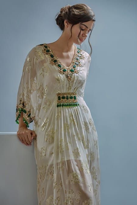 Buy White Lamhe Embroidery Bead V Neck Baroque Floral Kaftan For Women by Cherie D Online at Aza Fashions. Kaftan Pattern, Kaftan Women, Baroque Floral, Kaftan For Women, Embroidered Kaftan, Kaftan Designs, Short Kaftan, Long Kaftan, Stylish Party Dresses