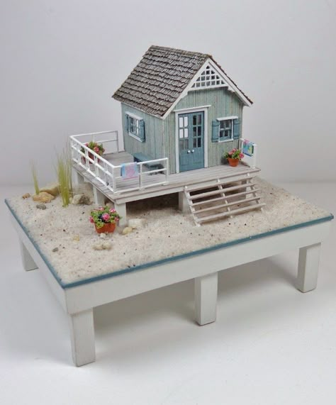 1/144th scale beach house by Nell Corkin Tiny Beach House, Popsicle Stick Houses, Little Beach House, Glitter Houses, Putz Houses, Miniature Rooms, Miniature Diy, Miniature Houses, Beach Crafts