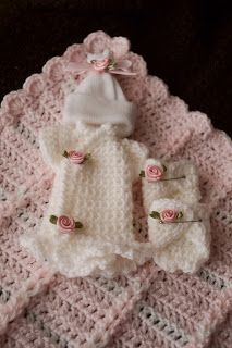 Love you more than a bus: Angel Baby Crochet Outfits Baby Crochet Outfits, Angel Baby Outfit, Angel Baby Blanket, Angel Baby Crochet, Preemie Patterns, Angel Baby Gowns, Angel Baby Clothes, Angel Baby Patterns, Angel Clothes