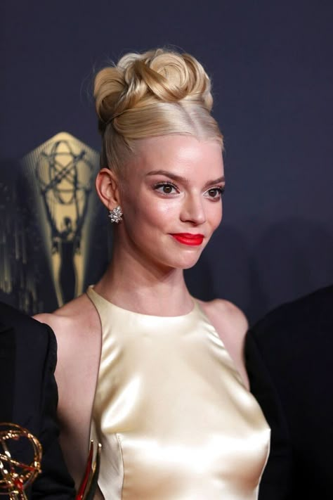 Red Carpet Hair Updo, Celebrity Hairstyles Red Carpet, Beyonce Hair, Red Carpet Hair, Hollywood Hair, Editorial Hair, Haircuts For Medium Hair, Anya Taylor Joy, September 19