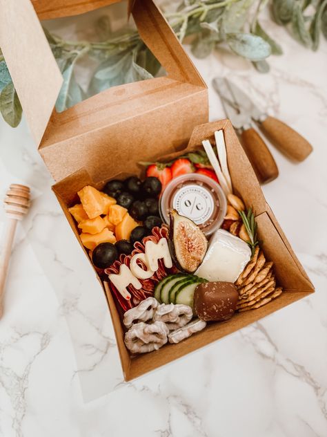 Small Charcuterie Box To Go, Charcuterie Box With Wine Bottle, Mother’s Day Charcuterie Box Ideas, Small Charcuterie Box Ideas, Charcuterie Boxes To Go, Mini Charcuterie Boxes, Valentine Charcuterie, Charcuterie Tables, Graze Boxes