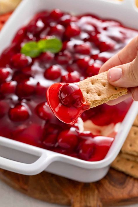 Easy Cherry Cheesecake Dip - My Baking Addiction Cherry Cheesecake Dip Recipe, Sweet Appetizers, Cherry Cheesecake Dip, Cheesecake Dip Recipe, Recipes Cheesecake, Fruit Dips, Cherry Pie Bars, Homemade Cherry Pies, Buckwheat Cake