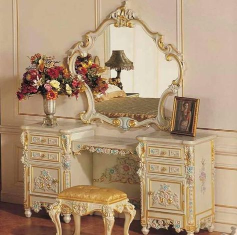 Modern Bedroom Dressers, Classic Furniture Design, Classical Furniture, Dressing Table Design, Carved Wood Frame, Vintage Dressing Tables, Victorian Furniture, Wood Framed Mirror, Antique Decor