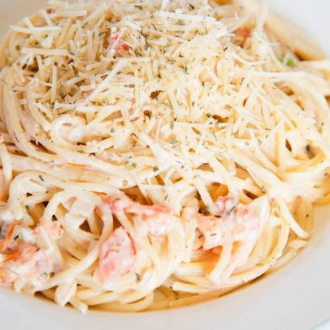 Creamy White Wine Pasta Sauce - An Expression Of Food Creamy White Wine Pasta, White Wine Pasta, Wine Pasta Sauce, White Wine Pasta Sauce, Wine Pasta, Chicken Stock Recipe, Linguine Pasta, Crushed Red Pepper Flakes, Beef Steak