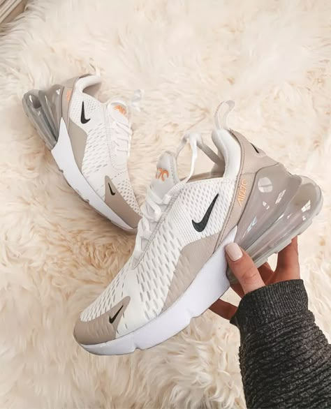 Athletic Nike Shoes, Casual Outfits With Nike Shoes, Popular Womens Shoes 2023, Women’s Sneakers, Gucci Men Shoes Sneakers, Cute Tennis Shoes, Womens Nikes, Cute Sneakers For Women, Trending Shoes For Men