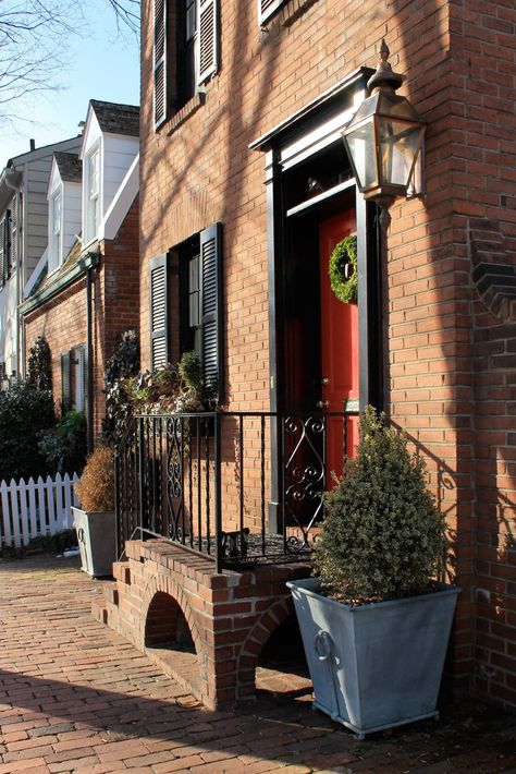 Maggie's Cutest House in Georgetown Georgetown Townhouse, Georgetown Washington Dc, Gas Lamps, Glass Fireplace Screen, Grey Dining Room, Century Home, Side Garden, Cute House, Living Room Colors