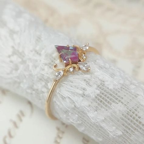 Ring Pretty Engagement Rings, Fairy Ring, Cute Engagement Rings, Alexandrite Ring, Crown Ring, Dream Engagement Rings, Silver Wedding Rings, Pretty Rings, Elegant Ring