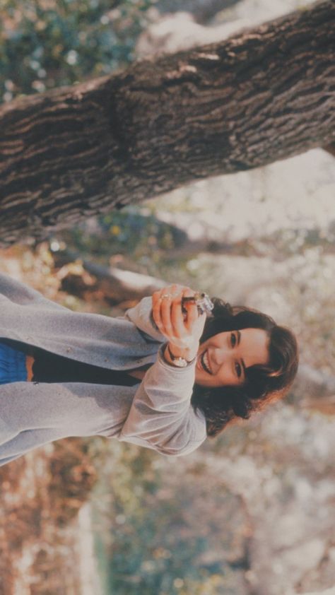 Winona Ryder in Heathers Movie Lockscreen, Winona Ryder Heathers, Heathers Wallpaper, Heathers Movie, Winona Forever, Veronica Sawyer, Have Courage And Be Kind, Winona Ryder, Lockscreen Wallpaper