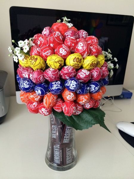 Tootsie Pop Bouquet - Blogs & Forums Tootsie Pop Bouquet, Candy Boquets, Tootsie Pops, Candy Bar Bouquet, Lollipop Bouquet, Tootsie Roll Pops, Candy Arrangements, Candy Centerpieces, Candy Gift Baskets