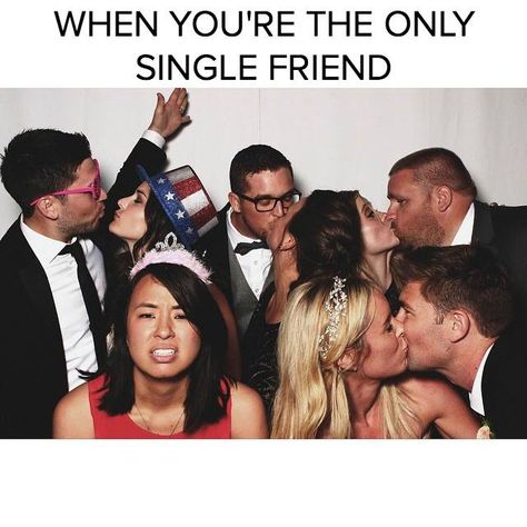 When you're the only single friend #Buzzfeed The Only Single Friend, Only Single Friend, Friend Meme, Friends Humor, Single Friends, Single Memes, Dating Humor Quotes, Best Dating Apps, Single Quotes