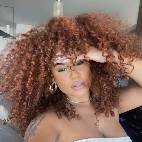 Auburn Curly Hair, Curly Bangs Hairstyles, Auburn Curls, Curly Hair Fringe, Hair Color For Dark Skin, Timeless Hairstyles, Dyed Curly Hair, Natural Hairstyles For Black Women, Black Hair Extensions