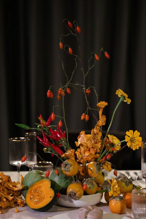 2025 Floral Trends, E Flowers, Dinner Party Table, Floral Trends, Christmas Themes Decorations, Orange Wedding, Fall Wedding Colors, Table Arrangements, Food Decoration