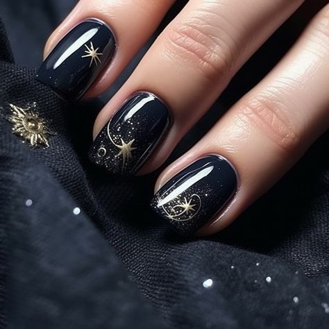 winter nails design midnight black and starry silver, nails with constellation patterns Elegant Nails Black And Silver, Short Mystical Nails, Night Court Nails Acotar, Velaris Nails, Simple Dark Nail Designs, Foggy Nails, Acotar Inspired Nails, Black Winter Nails Designs, Starry Nail Designs