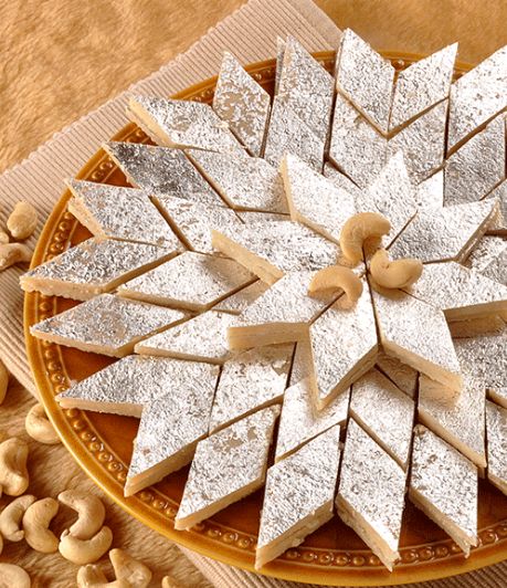 Kaju Katli Snap, Mithai Pics, Kaju Katli Photography, Diwali Mithai Photography, Indian Sweets Aesthetic, Indian Sweets Photography, Mithai Image, Indian Mithai Photography, Sweets Images Indian