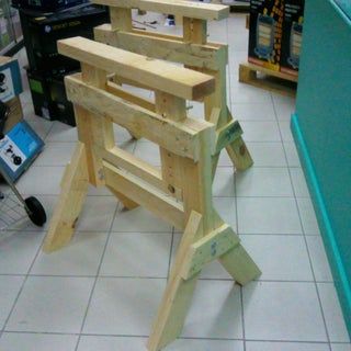 Adjustable Sawhorse, Sawhorse Plans, Saw Horse Diy, Wood Shops, Garage Build, Saw Horse, Lumber Storage, Woodworking Tools Storage, Woodworking Desk