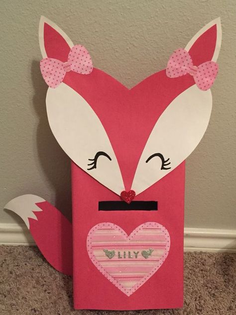 Fox Valentine Box Girls Valentines Boxes, Fox Valentine, Valentine Boxes For School, Diy Valentines Box, Kids Valentine Boxes, Box Fox, Pinterest Valentines, Roses Valentine, Valentine Card Box