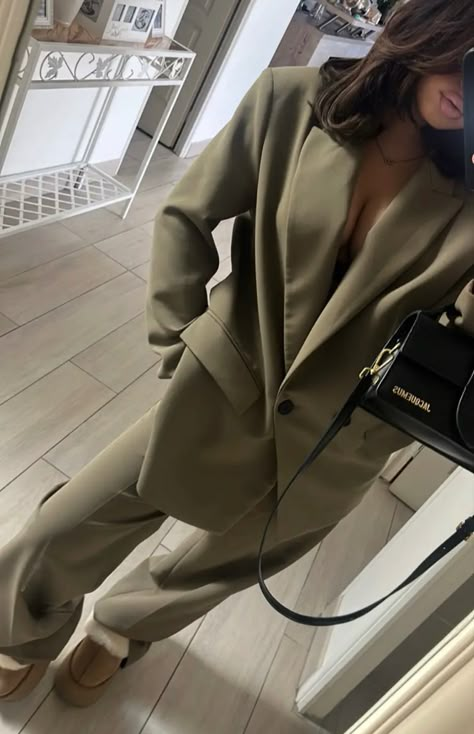 Ootd Classe, Restaurant Outfit Ideas, Zara Outfit 2020, Elegant Ootd, Winter Wear Women, Outfit Zara, Mode Zara, Autumn Fits, Elegant Dresses Classy