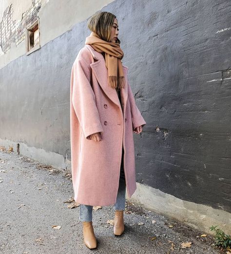 Long Pink Coat Outfit, Pink Trench Coat Outfit, Trench Coat Outfit Winter, Pink Coat Outfit, Wool Coat Outfit, Pink Wool Coat, Outfits Pastel, Winter Coat Outfits, Pink Trench Coat