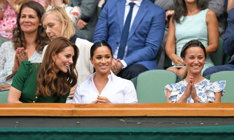 Meghan Markle cheers on Serena Williams at Wimbledon with Middletons - Foto 4 Principe William Y Kate, Duchesse Kate, Prince William Et Kate, Duchesse Catherine, Kate And Pippa, Prins Harry, Principe William, Kate And Meghan, Principe Harry