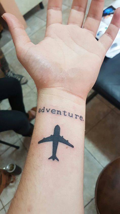 My First Tatoo CQ Instagram: @danitatuajes #adventure #flight Flight Tattoo Airplane, Flight Tattoo, Motocross Tattoo, Mens Body Tattoos, Flight Logo, Plane Tattoo, Mens Body, Airplane Tattoos, Mens Shoulder Tattoo