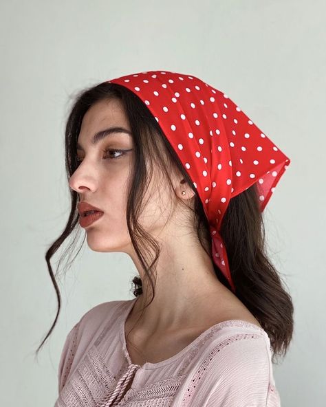 Lace Headwrap, Summer Bandana, Comic Ideas, Ways To Wear A Scarf, Windy Weather, Female Pose Reference, Unique Faces, Face Photography, Character Poses