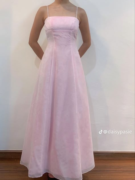 200s Prom Dress, Pastel Pink Dress Formal, Light Pink Birthday Dress, Early 2000s Prom Dress, Pink Prom Dress Aesthetic, Soft Pink Prom Dress, Grad Party Dresses, Coquette Prom Dress, Pastel Pink Prom Dress