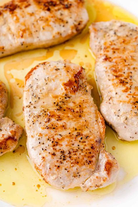 These honey garlic pork chops are the perfect weeknight dinner. They cook quickly on the stovetop, they’re juicy and flavorful, and everyone in the family will love them! Porch Chops, Sides For Pork Chops, Leftover Pork Chops, Garlic Pork Chops, Honey Garlic Pork, Pork Chop Seasoning, Garlic Pork, Honey Garlic Pork Chops, Cooking Pork Chops