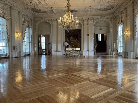 Mansions of the Gilded Age | The refurbished ballroom at Rosecliff, Newport, Rhode Island | Facebook Manor Ballroom, Gilded Mansion, Gilded Age Interiors, White House Rooms, Rosecliff Mansion, English Manor Houses, Famous Houses, Victorian Interiors, White House