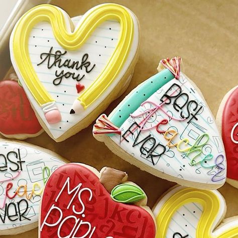 Good Luck With My Kid Cookies, Teacher Graduation Cookies Decorated, Pre K Cookies, Teacher Thank You Cookies Decorated, Teacher Gift Cookies, End Of Year Cookies For Teachers, Encouragement Cookies Decorated, Teacher Appreciation Cookie Cake, Teachers Appreciation Cookies