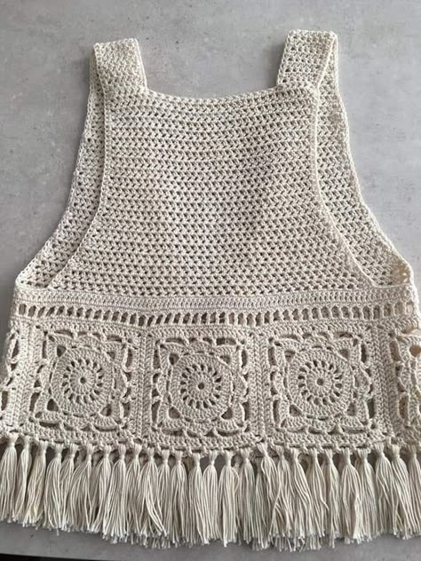 Crochet Vest Patterns, Poncho Au Crochet, Vest Patterns, Crochet Boho Top, Hippie Crochet, Confection Au Crochet, Crochet Vest Pattern, Crochet Ladies Tops, Crochet Simple