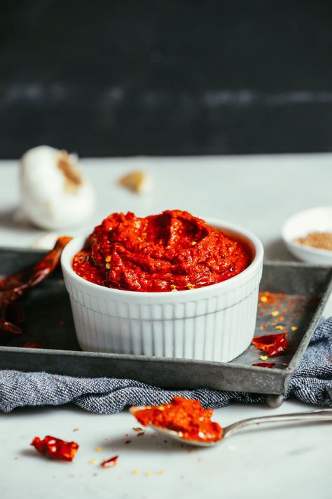 Harissa Paste Recipe, Harissa Recipes, Spiced Lentils, Lentil Chili, Harissa Paste, Paste Recipe, Minimalist Baker, Clam Recipes, Red Sauce