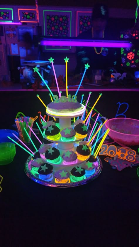 Glow In The Dark Candy Table, Neon Glow Cupcakes, Glow In Dark Cupcakes, Glow In The Dark Cake Pops, Glow Party Cupcakes, Glow In The Dark Sleepover Party, Neon Cupcakes Glow Party, Glow In The Dark Birthday Cake, Glow Cupcakes